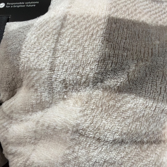 Cuddl Duds® Plush Sherpa Throw Blanket - Picture 4 of 6